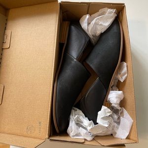 NWB Clark’s black leather flats